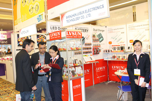 La energía móvil digital innovadora ultra delgada de LVSUN se mostró en la feria CES 2012