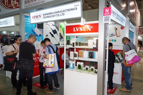 La nueva estación de carga LVSUN de 120 W se mostró en la Feria Computex de Taipei